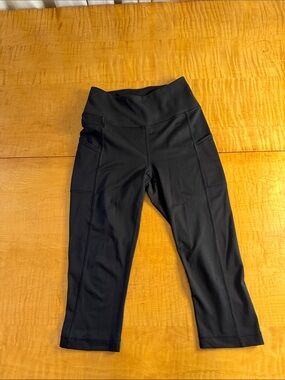Patagonia Black Pack Out High-Rise Crop Leggings with Side Pockets